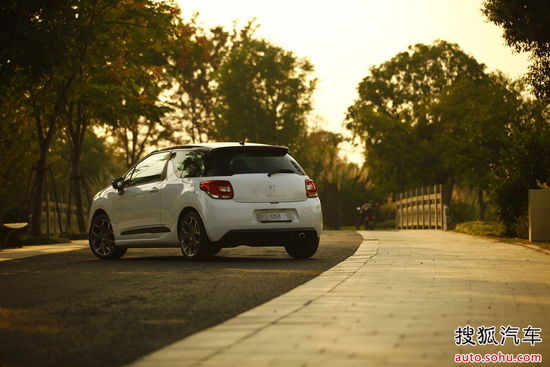 DS 3 (sh) ^ DƬ
