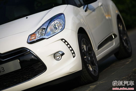 DS 3  ^ DƬ