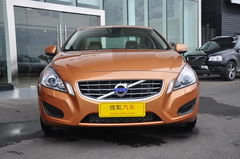 <A href=../../auto/Volvo/woerwoS60.html TARGET=_blank><u><font color=#0000FF>֠S60</font></u></a>DRIVe mǰDƬ