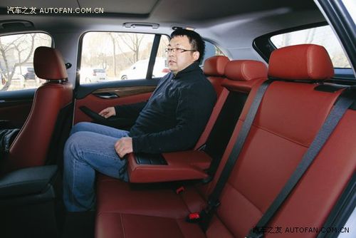 領先一步試駕華晨<A href=../../auto/BMW/baomaX1.html TARGET=_blank><u><font color=#0000FF>寶馬X1</font></u></a> 穿上運動鞋的文藝青年