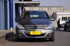 <A href=../../auto/Benz/benchi_B.html TARGET=_blank><u><font color=#0000FF>奔馳B級(jí)</font></u></a>B200 豪華型正前圖片
