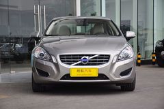 <A href=../../auto/Volvo/woerwoS60.html TARGET=_blank><u><font color=#0000FF>֠S60</font></u></a>T5 ŰǰDƬ