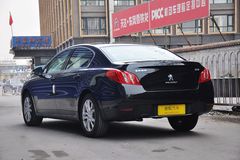 標致5082.0L自動奢華版側后45°圖片