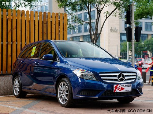 B200cB180lֵ <A href=../../auto/Benz/benchi_B.html TARGET=_blank><u><font color=#0000FF>YB</font></u></a>܇ُIָ
