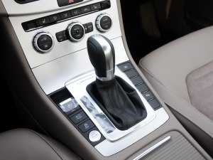 “德日”中型車之爭 日產天籟PK大眾邁騰