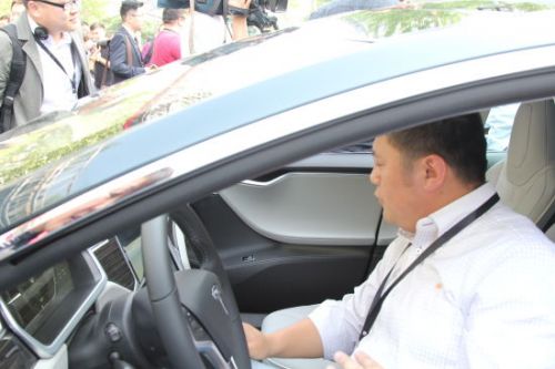 坐在車里的是俞永福