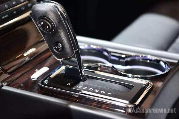開自動擋的3個傷車壞習慣 傷車又費油 老司機才知道