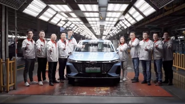 奇<A href=http://m.5ibaobao.com/auto/Jianghuai/ruifeng.html TARGET=_blank><font color=#cccccc>瑞風</font></a>云A8量產車正式下線 今年底正式上市