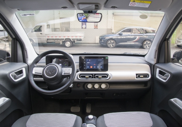 五菱宏光MINI EV蛋仔派對版官圖發布 3月23日亮相