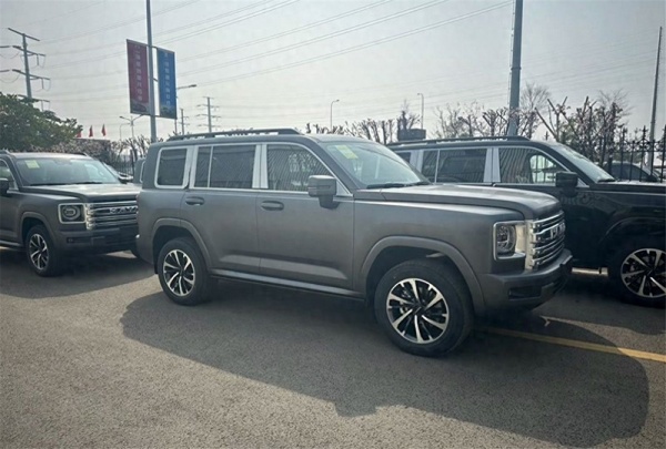 全新<A href=http://m.5ibaobao.com/auto/Haval/H9.html TARGET=_blank><font color=#cccccc>哈弗H9</font></a>實車圖曝光 搭載2.0T汽油及2.4T柴油