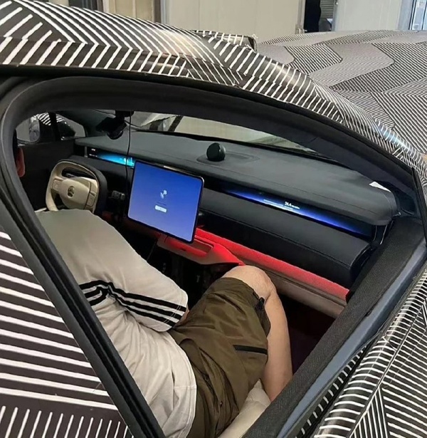 蔚來ET9內飾前排實車圖曝光