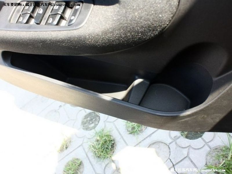 中華H230
車廂座椅第7張
點擊查看下一張清晰大圖