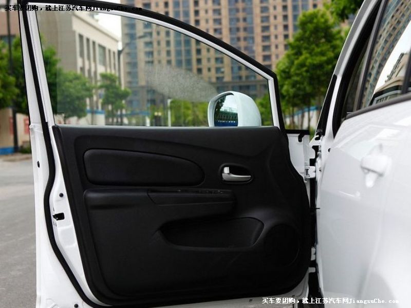 啟辰R50
車廂座椅第7張
點擊查看下一張清晰大圖