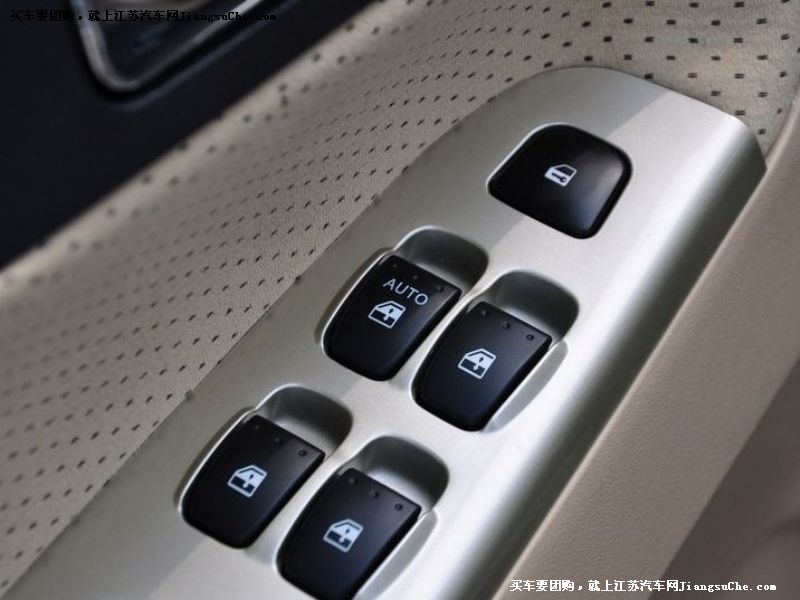 中華H320
車廂座椅第7張
點擊查看下一張清晰大圖