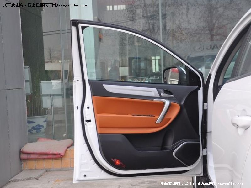 瑞風S5
車廂座椅第7張
點擊查看下一張清晰大圖