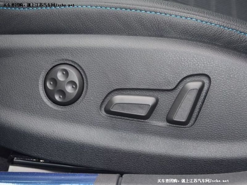 奧迪A3
車廂座椅第7張
點擊查看下一張清晰大圖