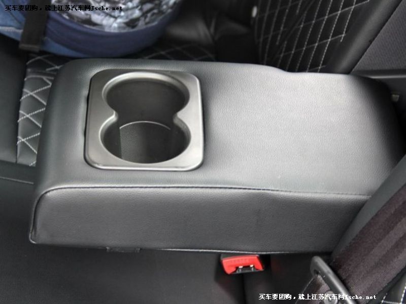 眾泰Z500
車廂座椅第7張
點擊查看下一張清晰大圖