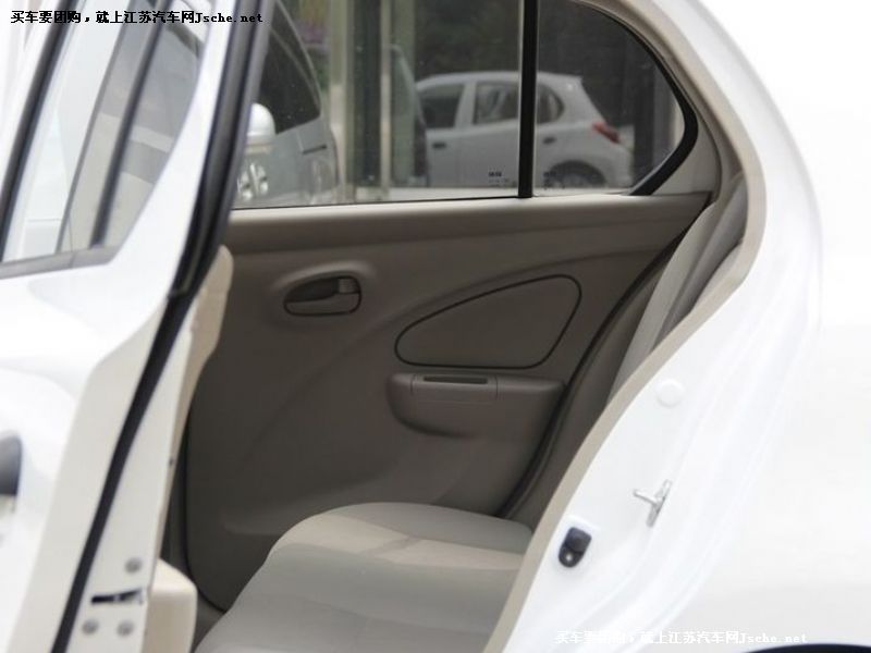 啟辰R30
車廂座椅第7張
點擊查看下一張清晰大圖