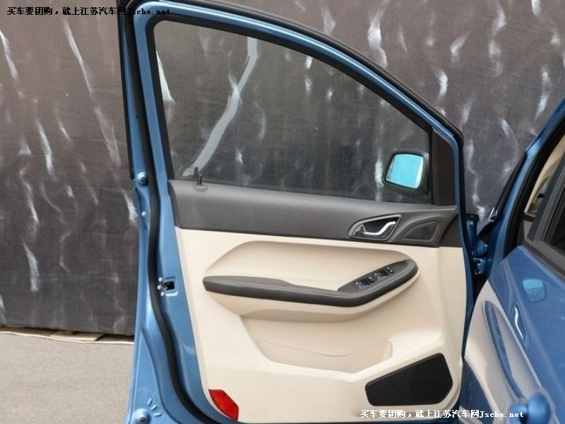 艾瑞澤M7
車廂座椅第7張
點擊查看下一張清晰大圖