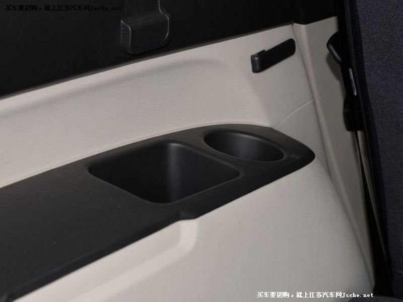 艾瑞澤M7
車廂座椅第7張
點擊查看下一張清晰大圖