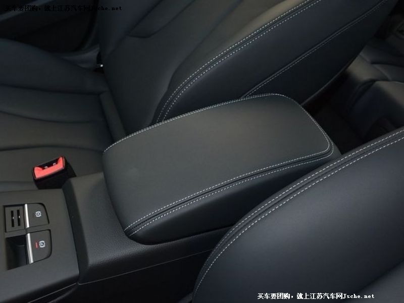 奧迪RS3
車廂座椅第7張
點擊查看下一張清晰大圖