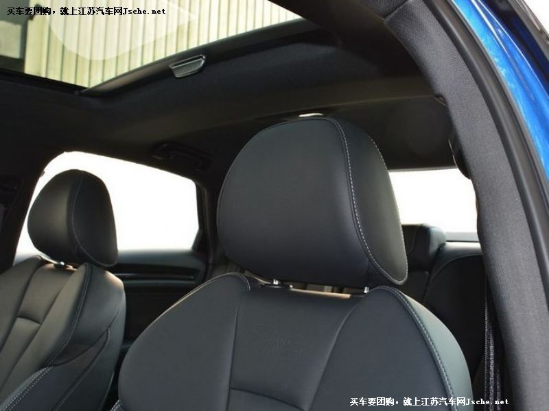 奧迪RS3
車廂座椅第7張
點擊查看下一張清晰大圖