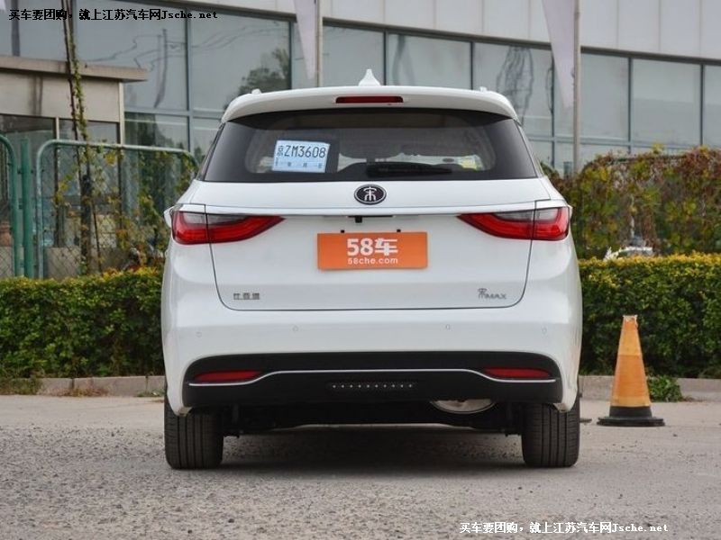宋MAX
車身外觀第7張
點擊查看下一張清晰大圖