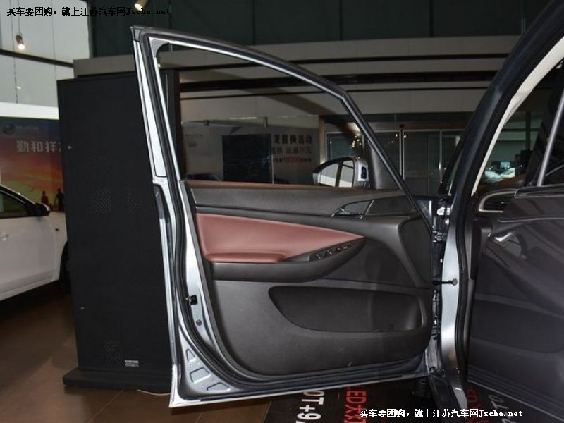 別克GL6
車廂座椅第7張
點擊查看下一張清晰大圖