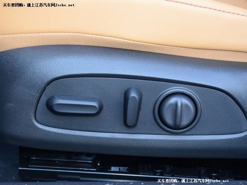 邁銳寶XL
車廂座椅第7張
點擊查看下一張清晰大圖
