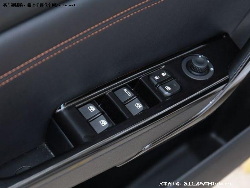 寶駿310
車廂座椅第7張
點擊查看下一張清晰大圖