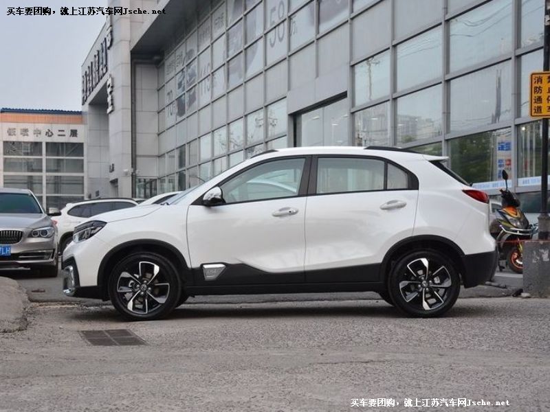 東風風神AX4
車身外觀第7張
點擊查看下一張清晰大圖