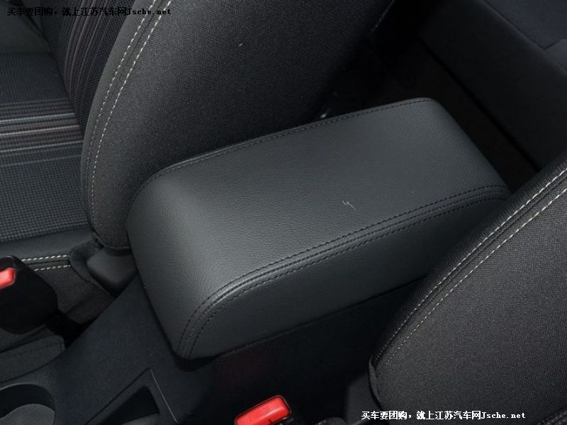 東風風神AX3
車廂座椅第7張
點擊查看下一張清晰大圖