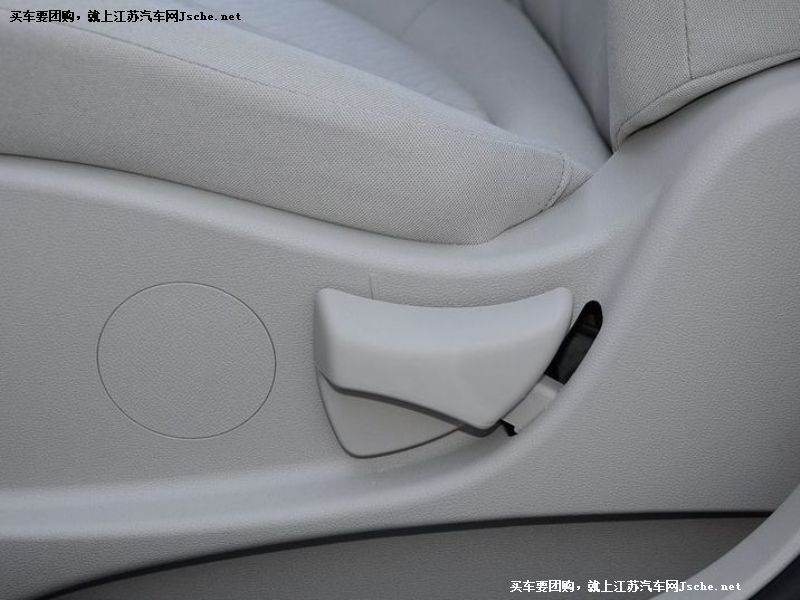 東風風神A60
車廂座椅第7張
點擊查看下一張清晰大圖