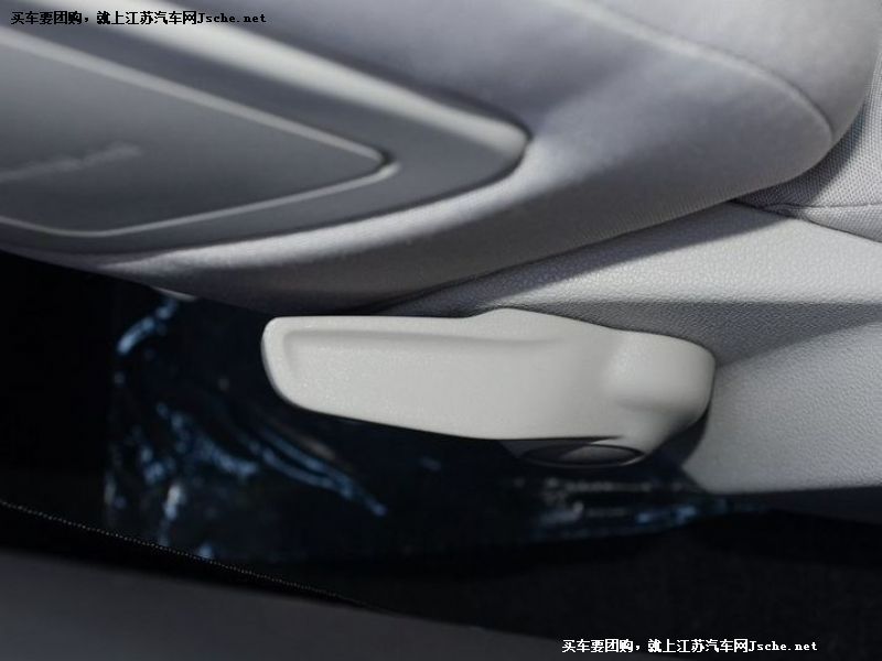 東風風神L60
車廂座椅第7張
點擊查看下一張清晰大圖