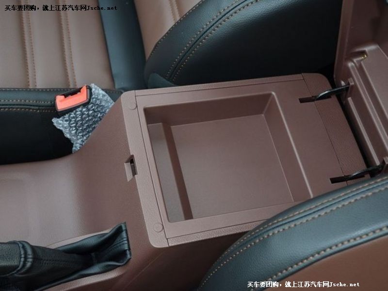 風(fēng)行SX6
車廂座椅第7張
點擊查看下一張清晰大圖