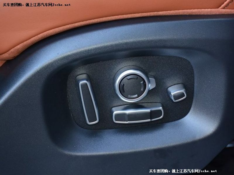 攬勝運動版
車廂座椅第7張
點擊查看下一張清晰大圖
