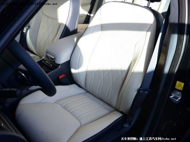 克萊斯勒300C(進口)
車廂座椅第7張
點擊查看下一張清晰大圖