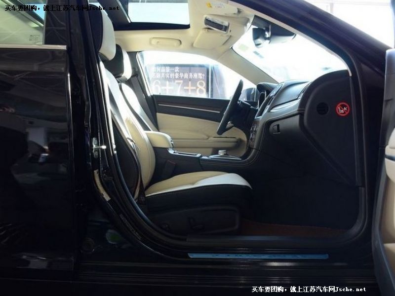 克萊斯勒300C(進(jìn)口)
車廂座椅第7張
點(diǎn)擊查看下一張清晰大圖