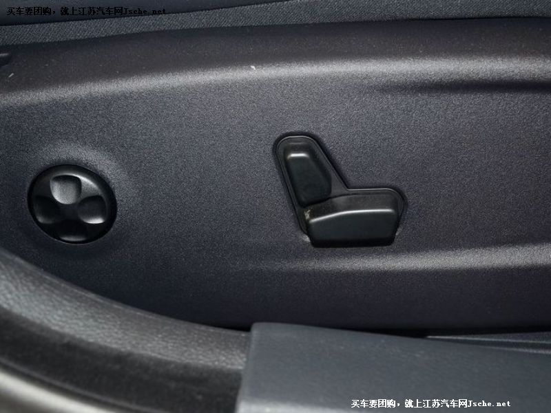 克萊斯勒300C(進口)
車廂座椅第7張
點擊查看下一張清晰大圖