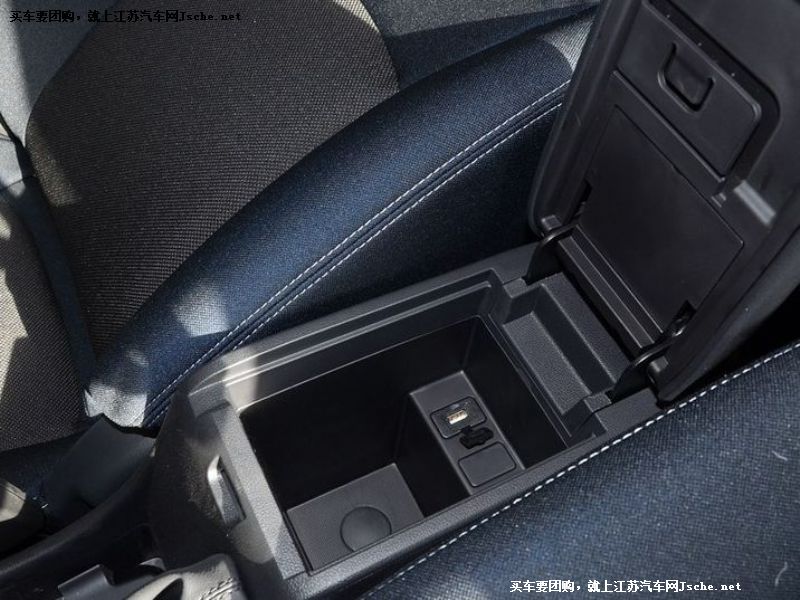銳3
車廂座椅第7張
點擊查看下一張清晰大圖