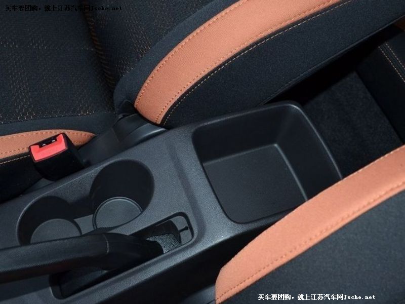 瑞虎3x
車廂座椅第7張
點擊查看下一張清晰大圖