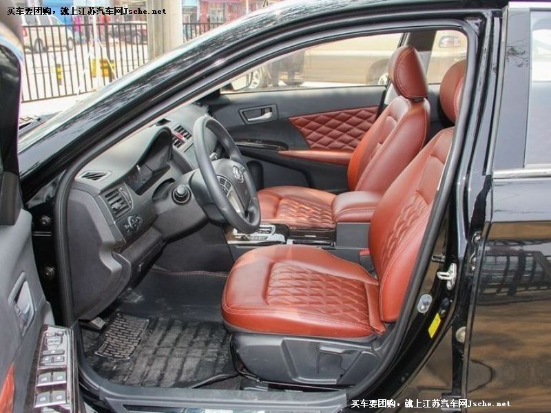 力帆820
車廂座椅第7張
點擊查看下一張清晰大圖