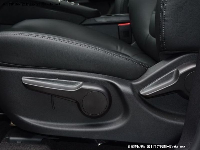 眾泰SR9
車廂座椅第7張
點擊查看下一張清晰大圖