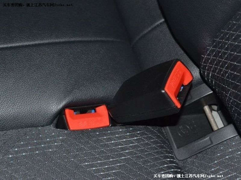 駿派A70
車廂座椅第7張
點擊查看下一張清晰大圖