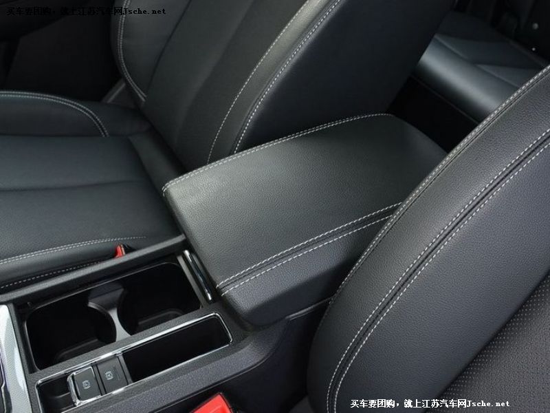 榮威RX5
車廂座椅第7張
點擊查看下一張清晰大圖