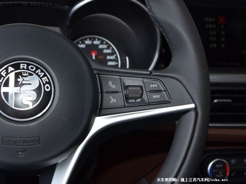 Stelvio
中控方向盤第7張
點(diǎn)擊查看下一張清晰大圖