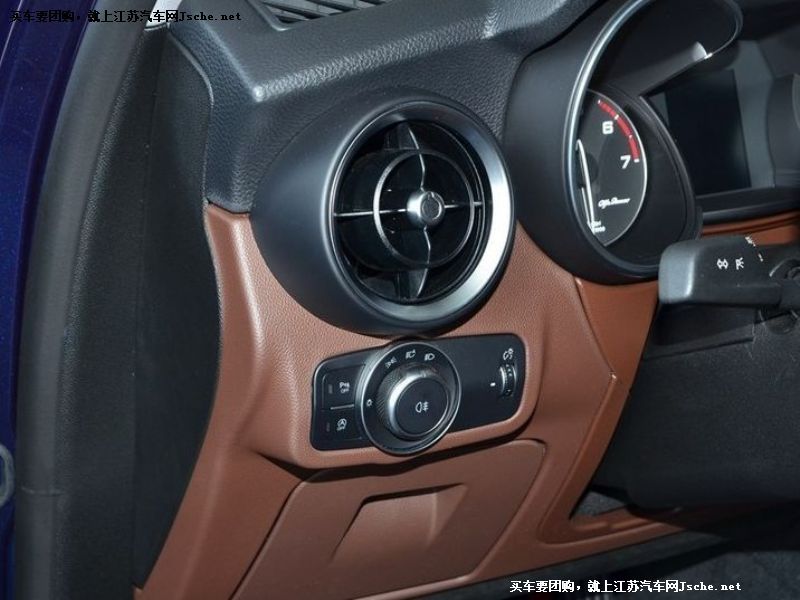 Stelvio
中控方向盤第7張
點(diǎn)擊查看下一張清晰大圖