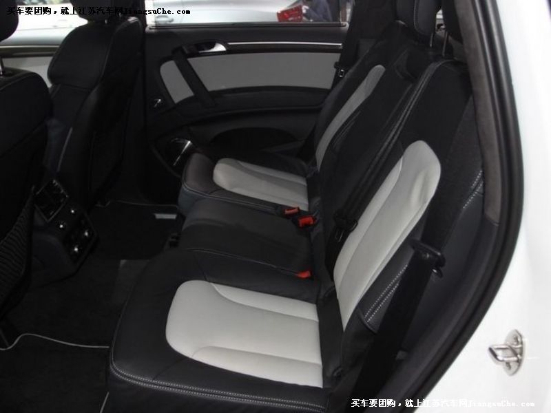 奧迪Q7
車廂座椅第7張
點擊查看下一張清晰大圖