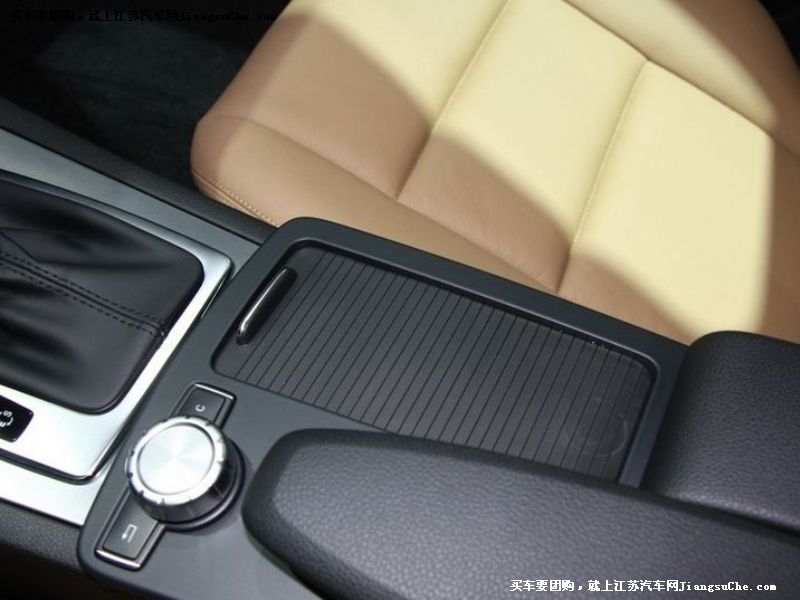 奔馳C級
車廂座椅第7張
點擊查看下一張清晰大圖