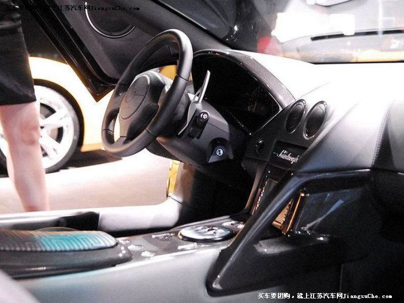 Murcielago
中控方向盤第7張
點擊查看下一張清晰大圖